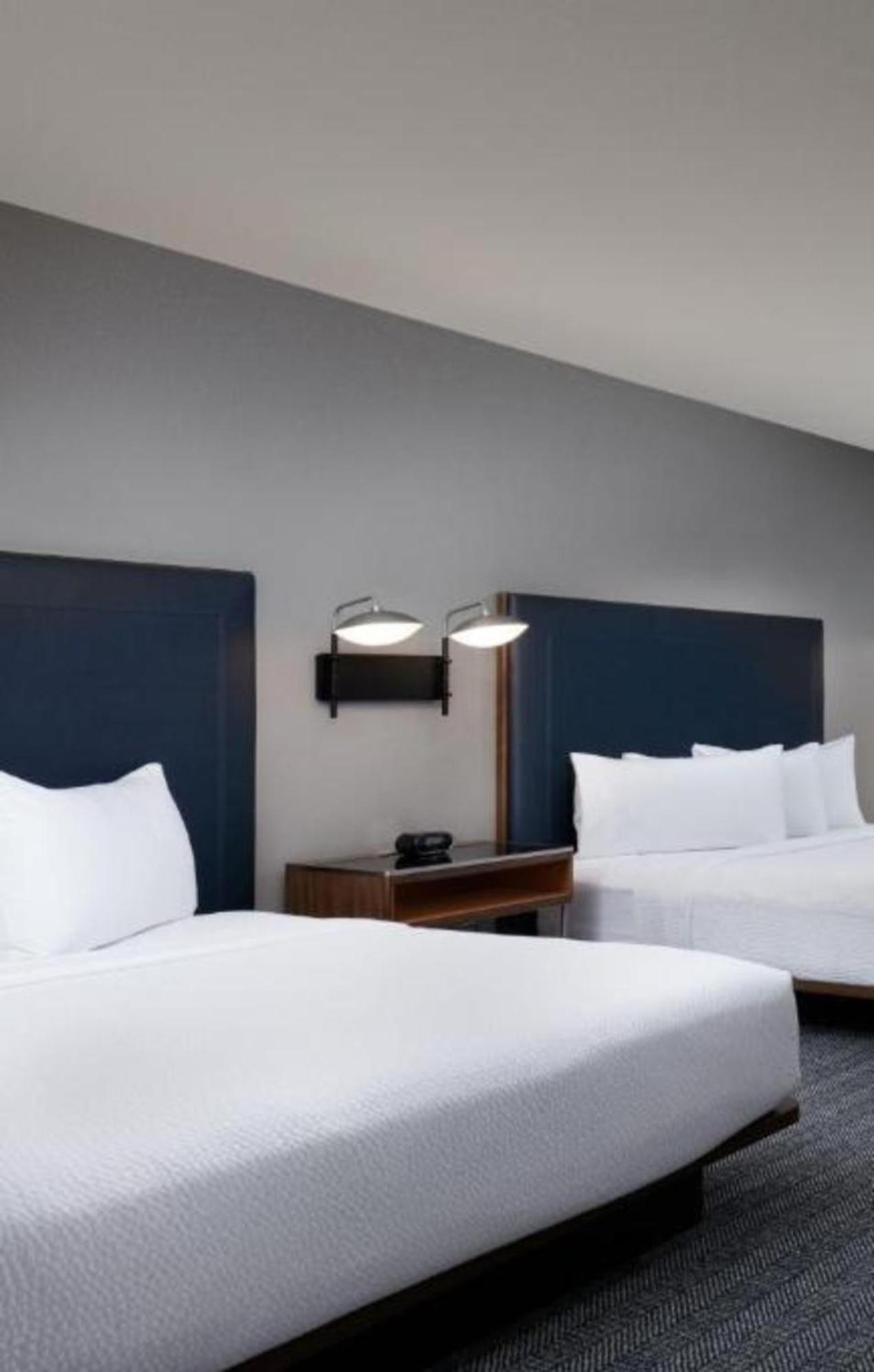 Hotel Courtyard By Marriott Wichita At Old Town Exterior foto