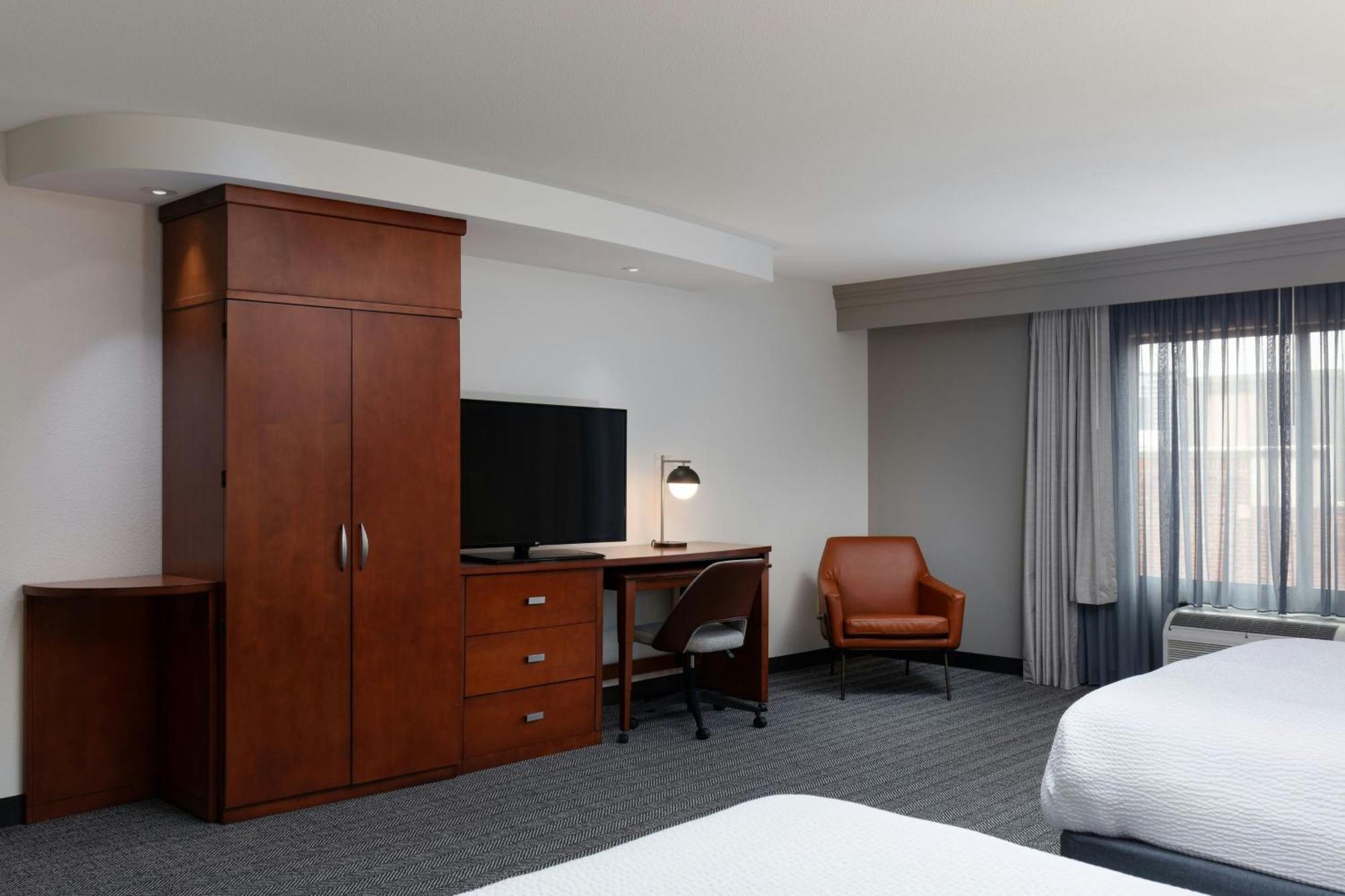 Hotel Courtyard By Marriott Wichita At Old Town Exterior foto